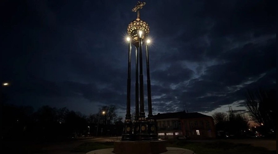 Часовня-звонница на перекрестке четырех улиц Керчи получила новую иллюминацию