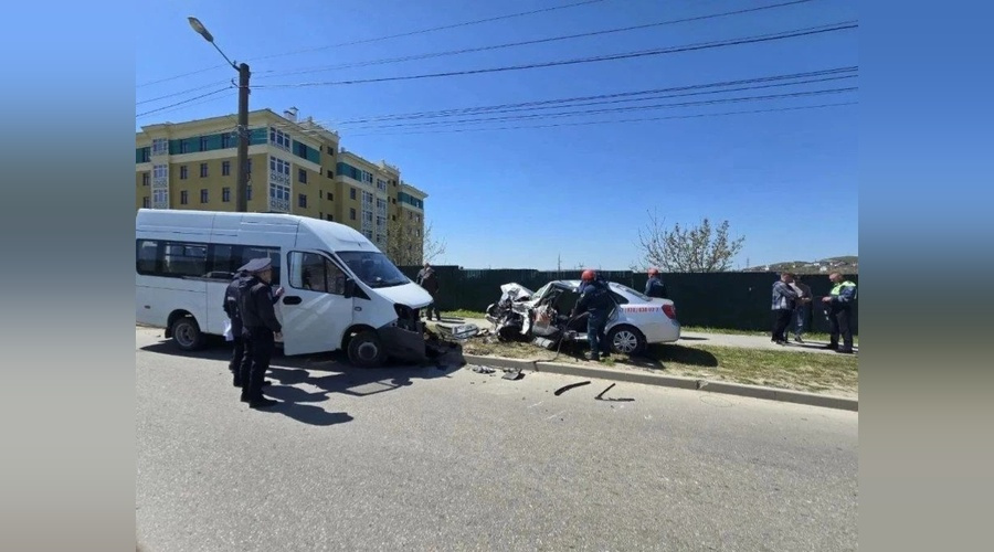 Шесть человек пострадали в аварии на улице Чкалова в Керчи