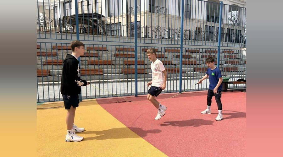 Семейные команды Симферополя показали мастерство в соревнованиях по роуп скиппингу