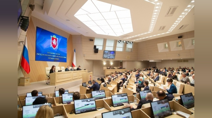 Госсовет Крыма утвердил миллионные студенческие выплаты и бесплатные земельные участки