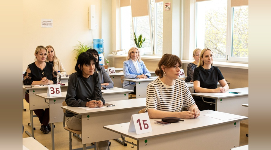 Родители крымских старшеклассников написали пробный ЕГЭ по русскому языку