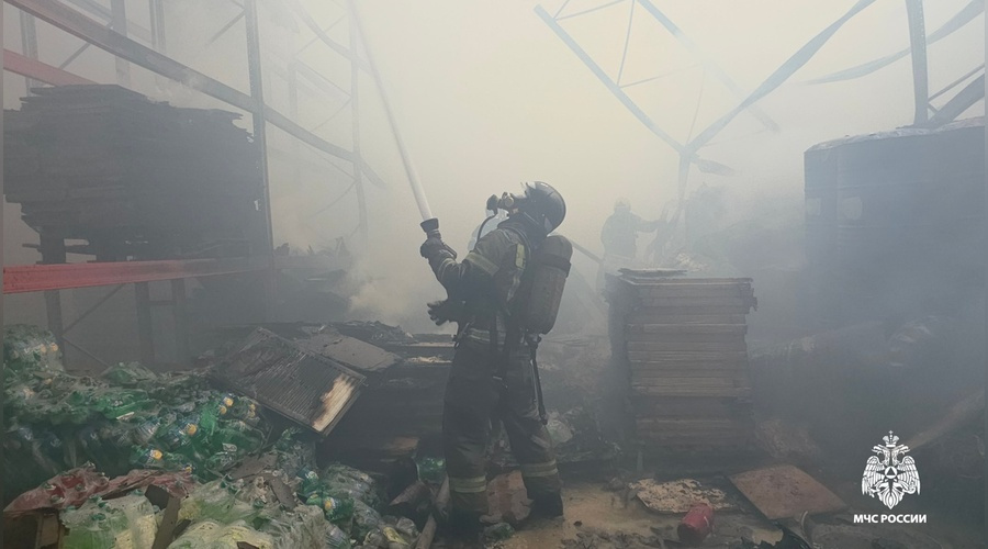 Пожар в складском помещении на улице Монтажной в Симферополе локализован