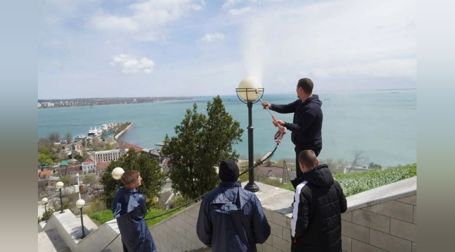 В Керчи началась весенняя очистка Митридатских лестниц