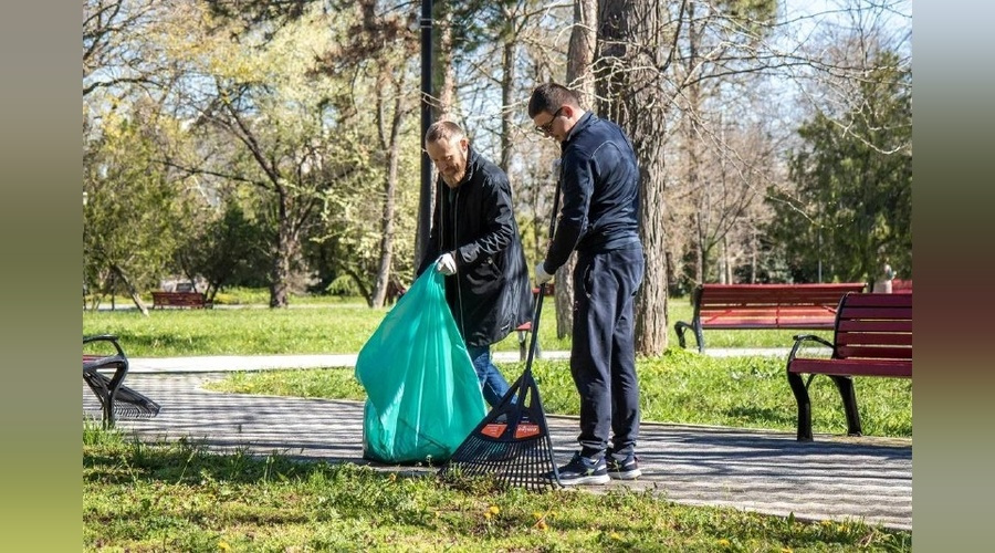 В Симферополе состоялся Всероссийский субботник с массовым участием горожан
