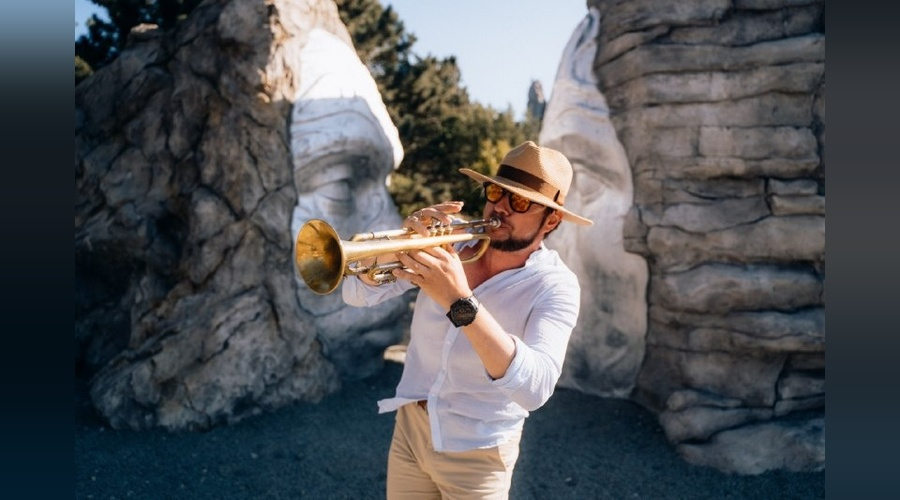 Ай-Петри приглашает на живые концерты и выступления диджеев в майские праздничные дни.