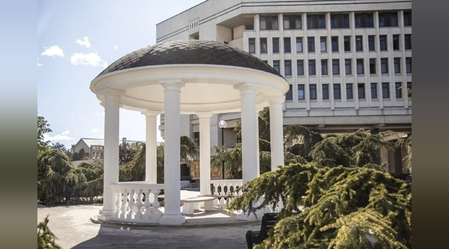 Благоустройство скверов Победы и Республики в Симферополе выходит на финальный этап