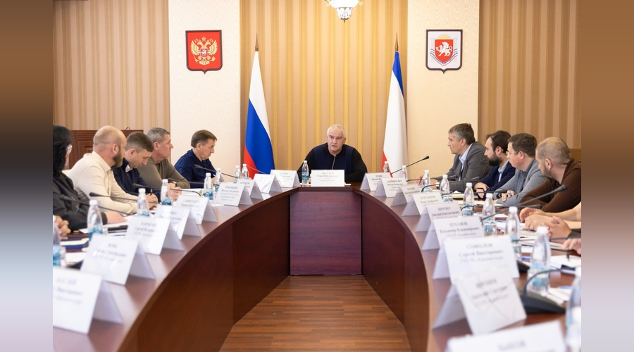 Сергей Аксёнов потребовал привести улично-дорожную сеть Крыма к нормативному состоянию