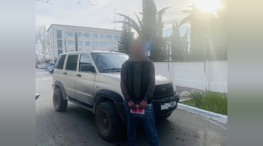 В Бахчисарае молодого водителя оштрафовали за езду без номеров и с незаконной тонировкой