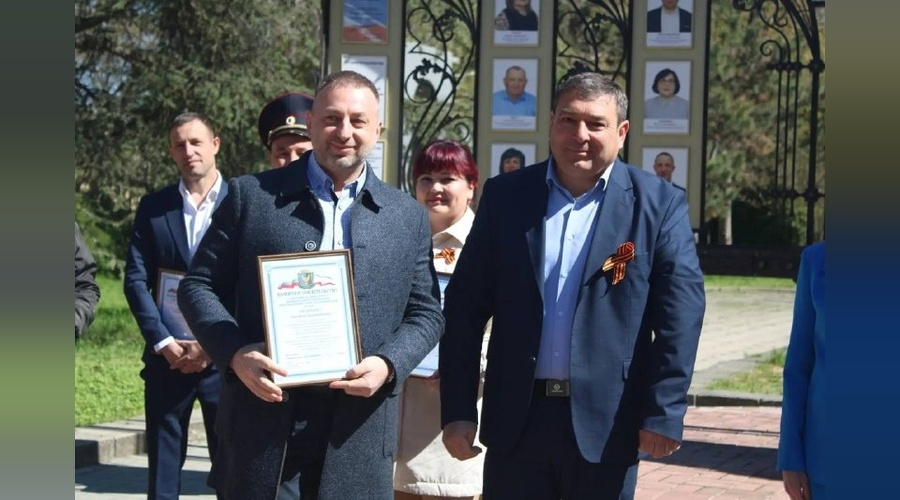 Медиков Симферопольского района отметили на обновленной Доске почета