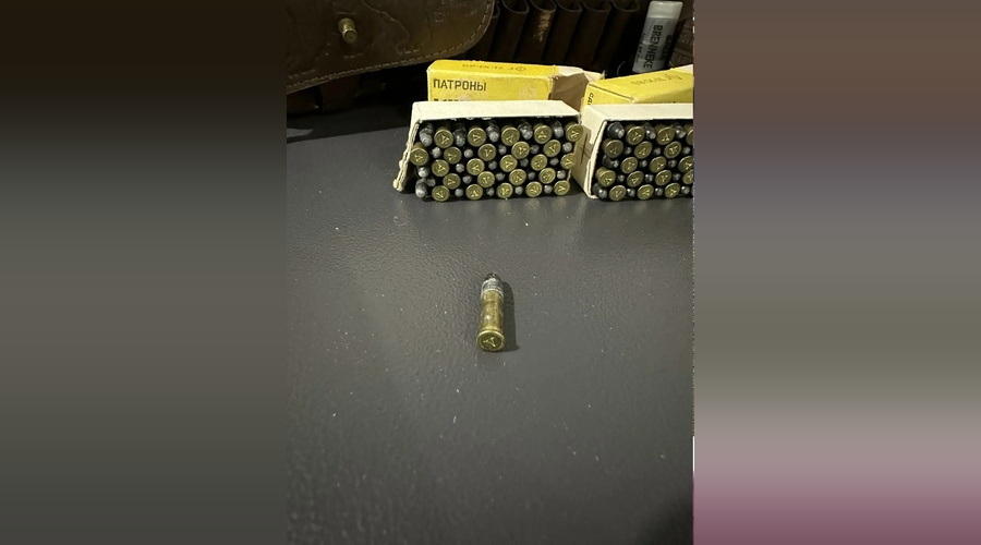 В Симферополе у местного жителя обнаружили и изъяли 100 боевых патронов
