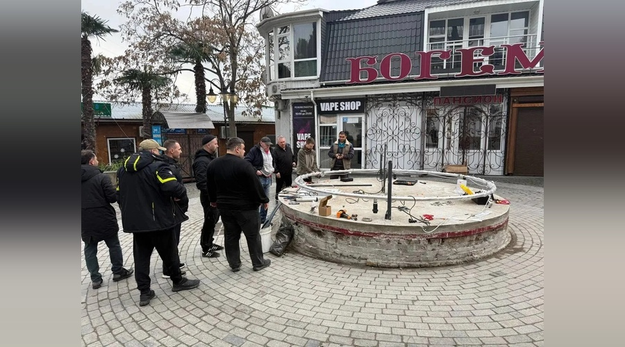 В Гурзуфе после реконструкции вновь заработал фонтан в центре поселка