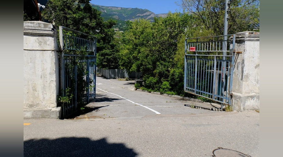 До 1 октября в Ялте организована бесплатная парковка на набережной Ленина