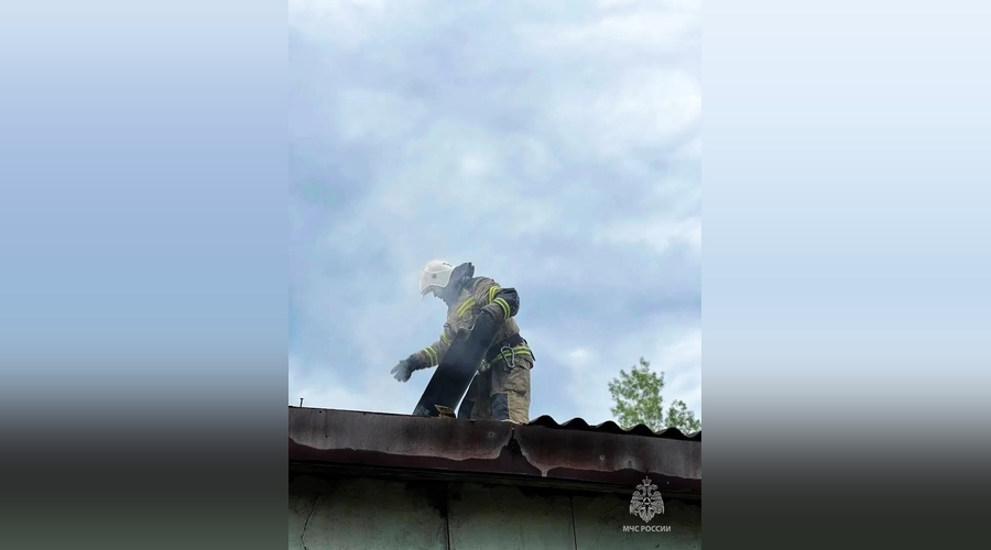 Огнеборцы МЧС оперативно ликвидировали пожар на улице Титова в Джанкое