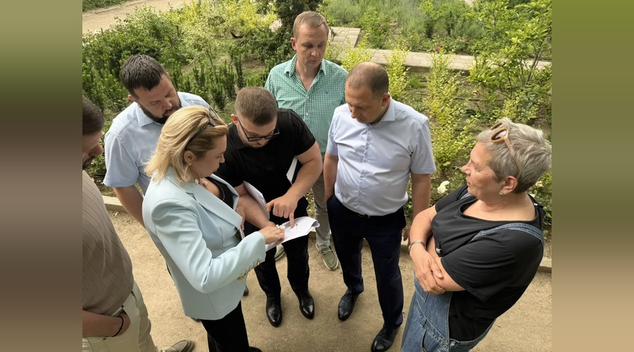 Глава Ялты проверила работу скандального кафе в сквере Шевченко