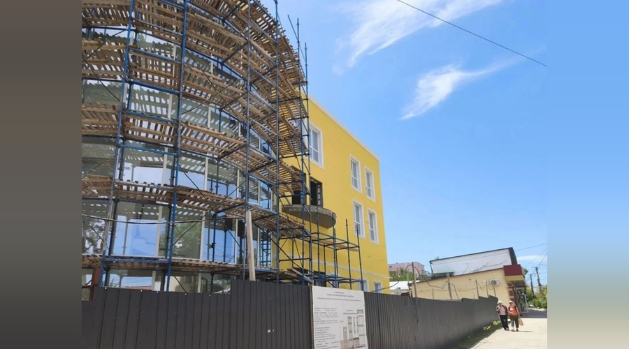 Глава Совмина Крыма проконтролировал стройку ДК в Старом Крыму