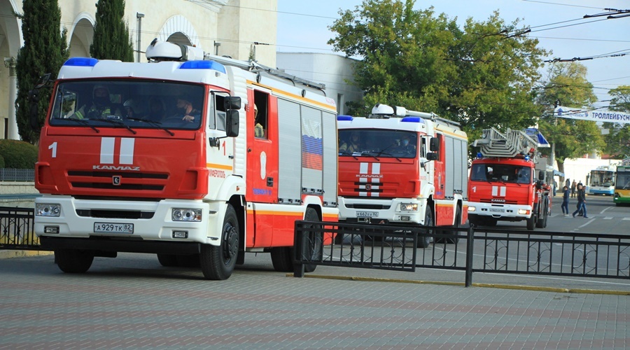 Спасатели провели учения по тушению пожара на вокзале Симферополя