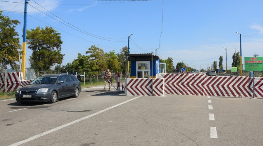 Украина закрыла для транспорта два погранпункта на границе с Крымом