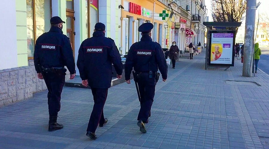 Вернувшихся из Великобритании крымчан отправили на изоляцию, полиция контролирует