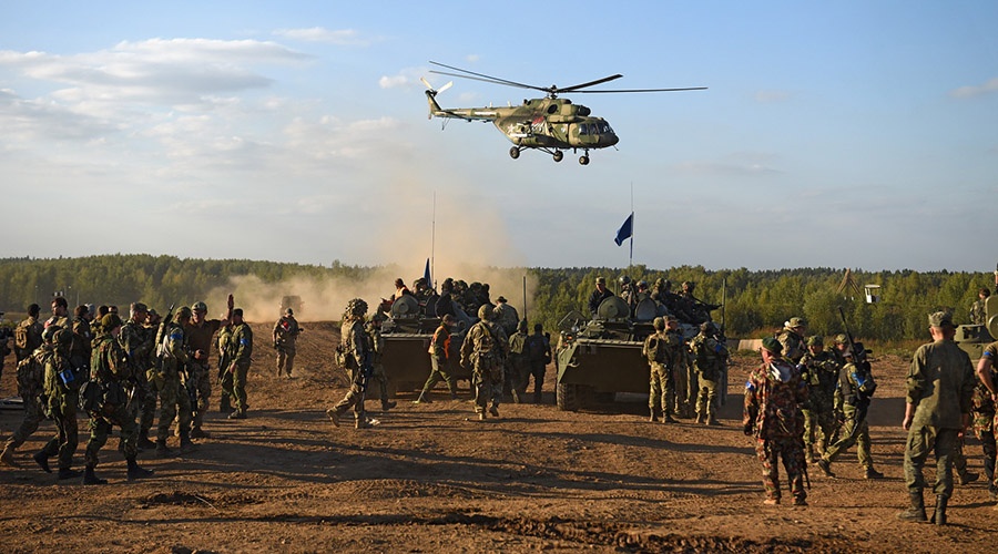 Военные и гражданские сыграли в страйкбол на армейском полигоне в Крыму