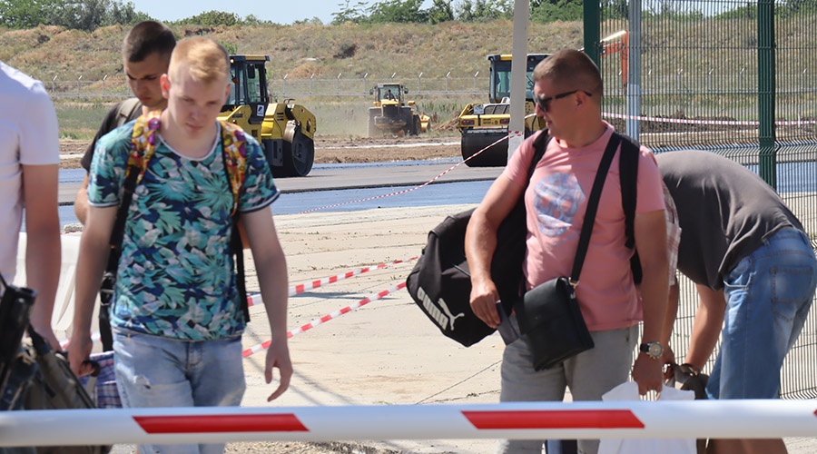 Власти увеличили пропускную способность пунктов досмотра транспорта на границе Крыма с Херсоном