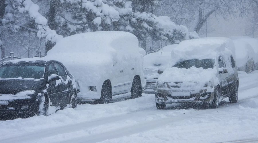 Службы Симферополя заявили о готовности к борьбе со снегом и гололедицей