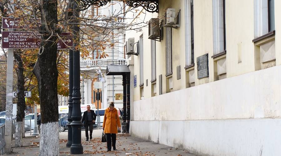 Госкомнаследия Крыма поддержало инициативу по избавлению от кондиционеров и антенн исторических зданий