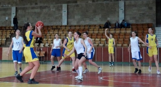 Первый матч женского чемпионата Крыма по баскетболу выиграла команда Академии строительства и архитектуры Крымского федерального университета (ФОТО)