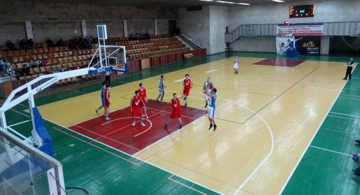 Три команды идут без поражений в мужском чемпионате Крыма по баскетболу (ФОТО)
