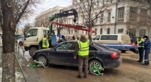 «Севастопольский автодор» начал эвакуацию припаркованных в неположенных местах автомобилей (ФОТО)