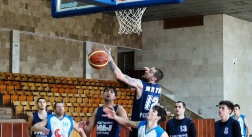 Ялтинские команды одержали три победы в шестом туре мужского баскетбольного чемпионата Крыма (ФОТО)