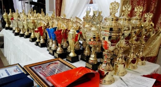 В Симферополе наградили лучших спортсменов и тренеров, организаций и учреждений в Республике Крым по итогам 2015 года (ФОТО)