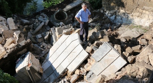 Крыло Большой Митридатской лестницы обрушилось в Керчи (ФОТО)