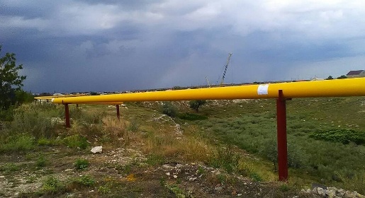Газовая труба на улице Крымской весны в Симферополе оказалась бесхозной