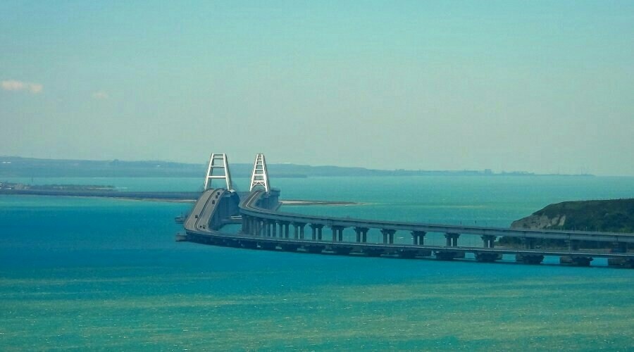 Крымский мост закрыли на 20 минут из-за учений