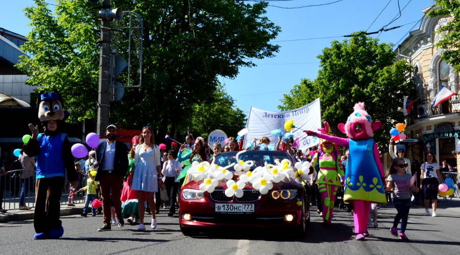 Более 200 человек примут участие в карнавальном шествии в День города в Симферополе