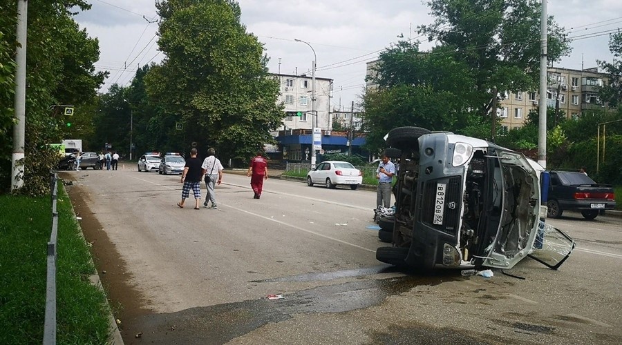 Четыре человека пострадали в ДТП со «скорой» в Керчи