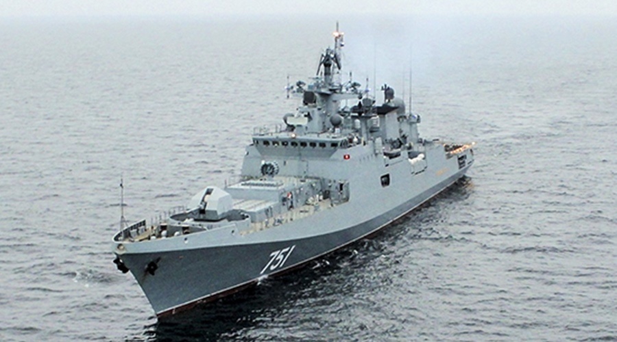 Фрегаты и сторожевые корабли Черноморского флота провели учебный бой в Чёрном море
