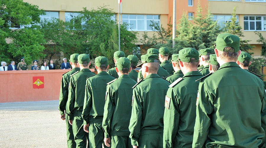 Военкоматы Крыма призовут на службу около 2,6 тыс крымчан 