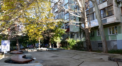 Жители центра Симферополя попросили администрацию разобраться с шумными ресторанами и бомжами