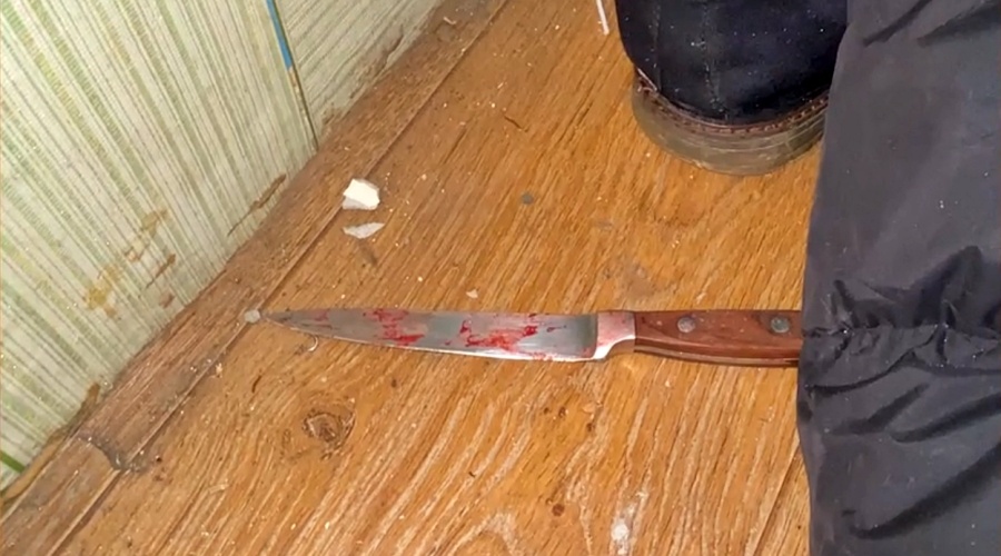 Ялтинский полицейский задержал напавшего на его соседа рецидивиста с ножом
