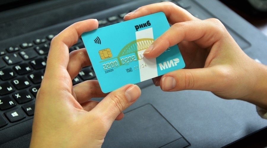 Количество оплат банковскими картами в Крыму выросло в 1,3 раза в первом полугодии