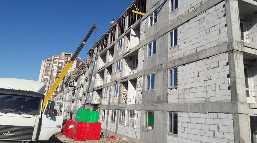 Строители дома для детей-сирот в Симферополе перейдут на работу в две смены