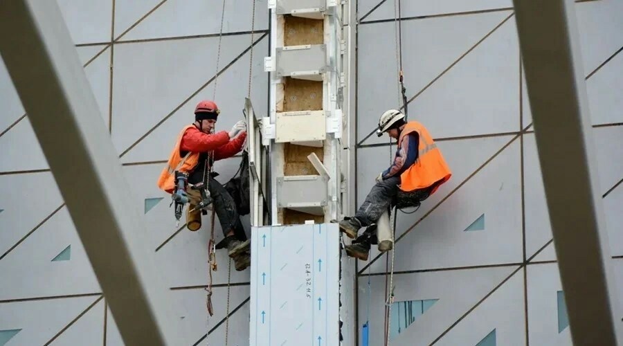 Зарплата строителей в Севастополе за год выросла на 16%