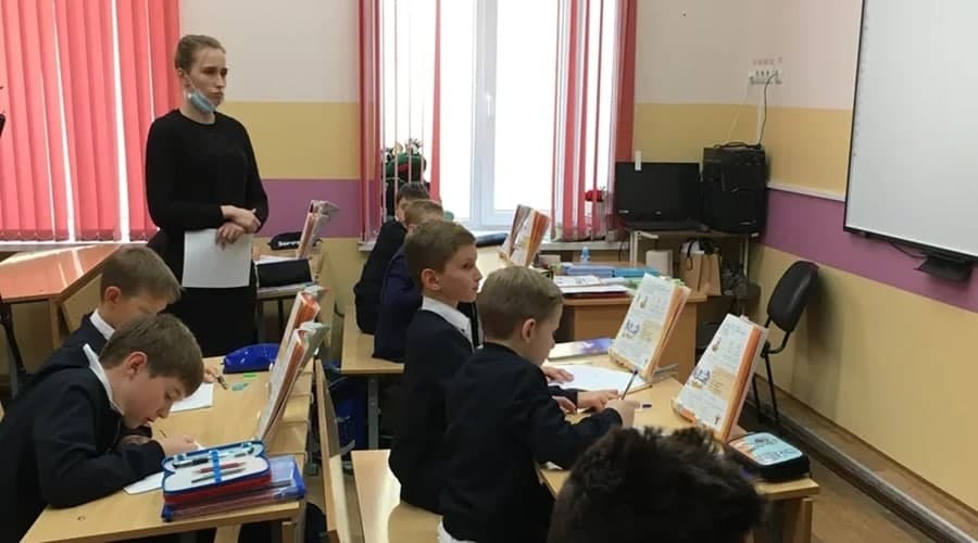Учителя в Крыму заражаются COVID-19 чаще учеников