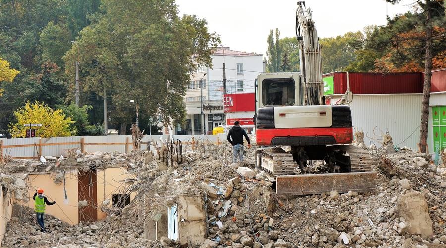 Подрядчик на следующей неделе завершит демонтаж симферопольского ТЦ «Куб»