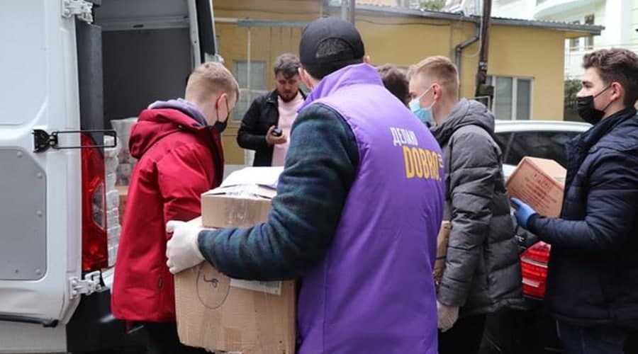 Очередная машина с гуманитарной помощью жителям Донбасса отправилась из Ялты