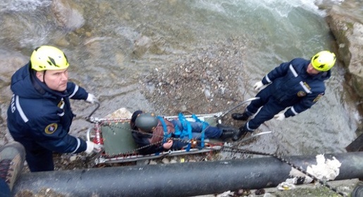 Ялтинские спасатели помогли мужчине выбраться из реки