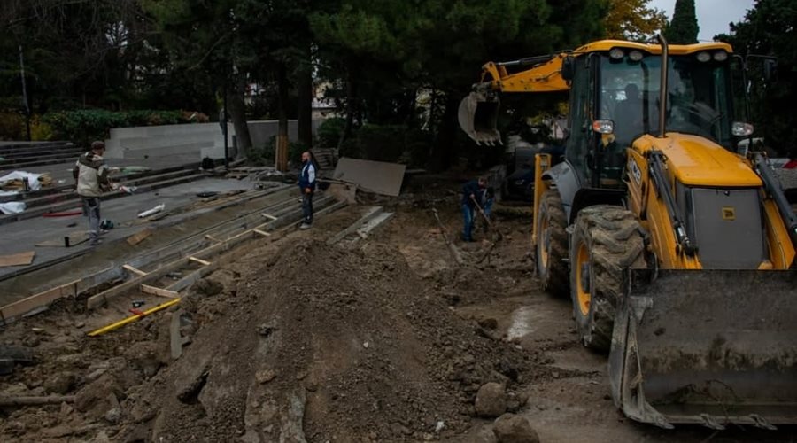 Власти Ялты заканчивают ремонт сквера имени Марии Чеховой