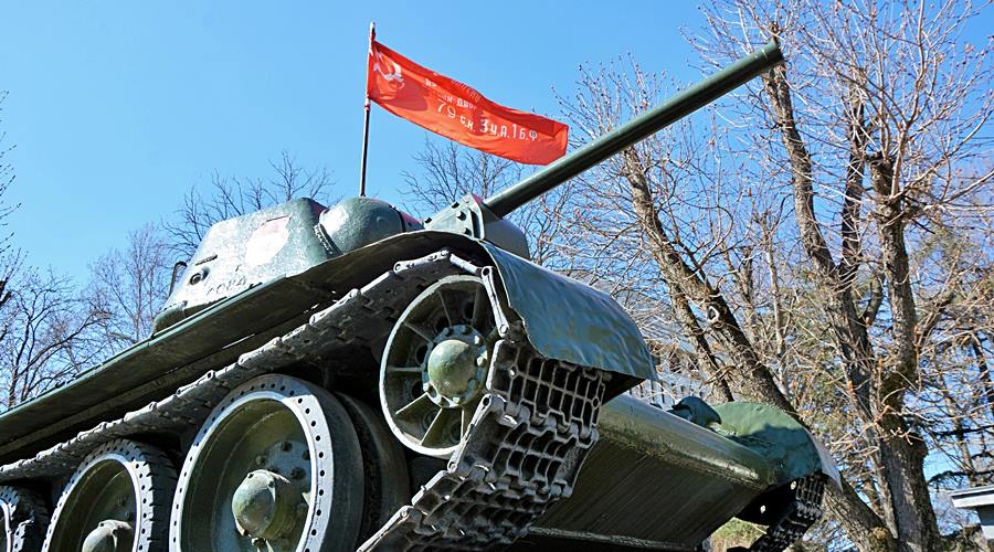 Копию Знамени Победы будут вывешивать 9 мая в Крыму вместе с государственными флагами