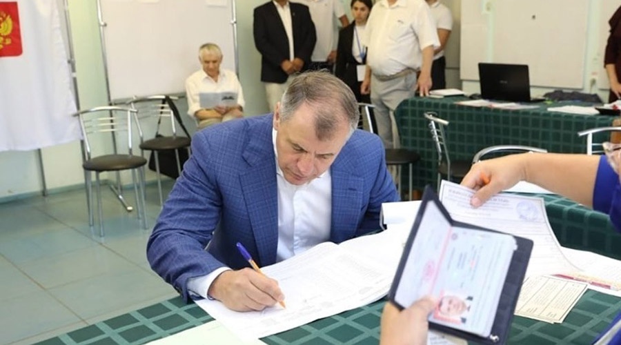 Спикер Госсовета Крыма проголосовал на выборах депутатов парламента второго созыва